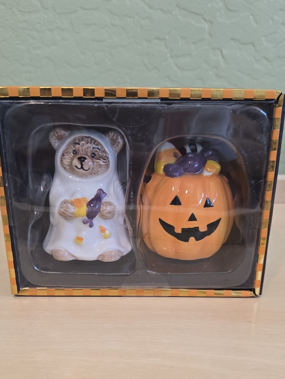 Halloween Bear Ghost & Pumpkin Ceramic Salt and Pepper Set - White & Orange NEW